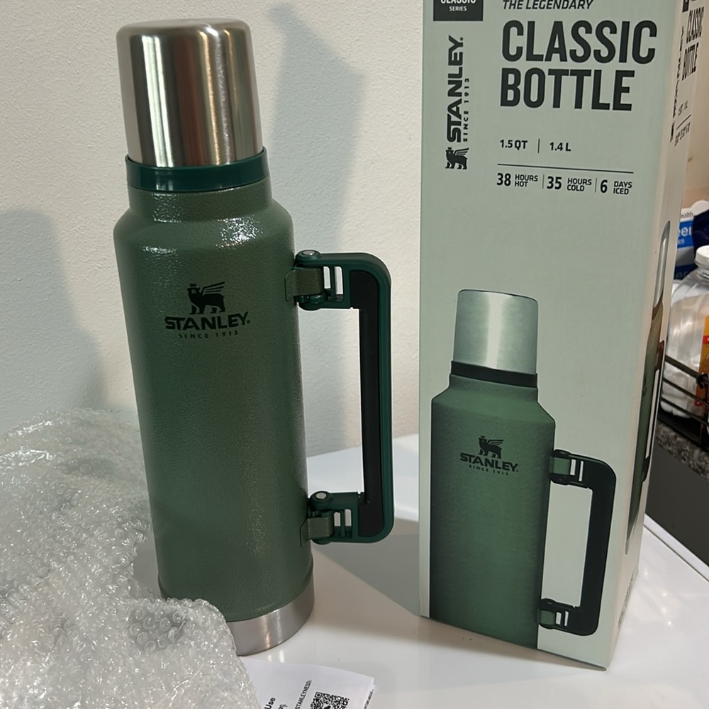 Stanley Classic Legendary Vacuum Bottle 1.5 QT 1.4L Hammertone Green NIB